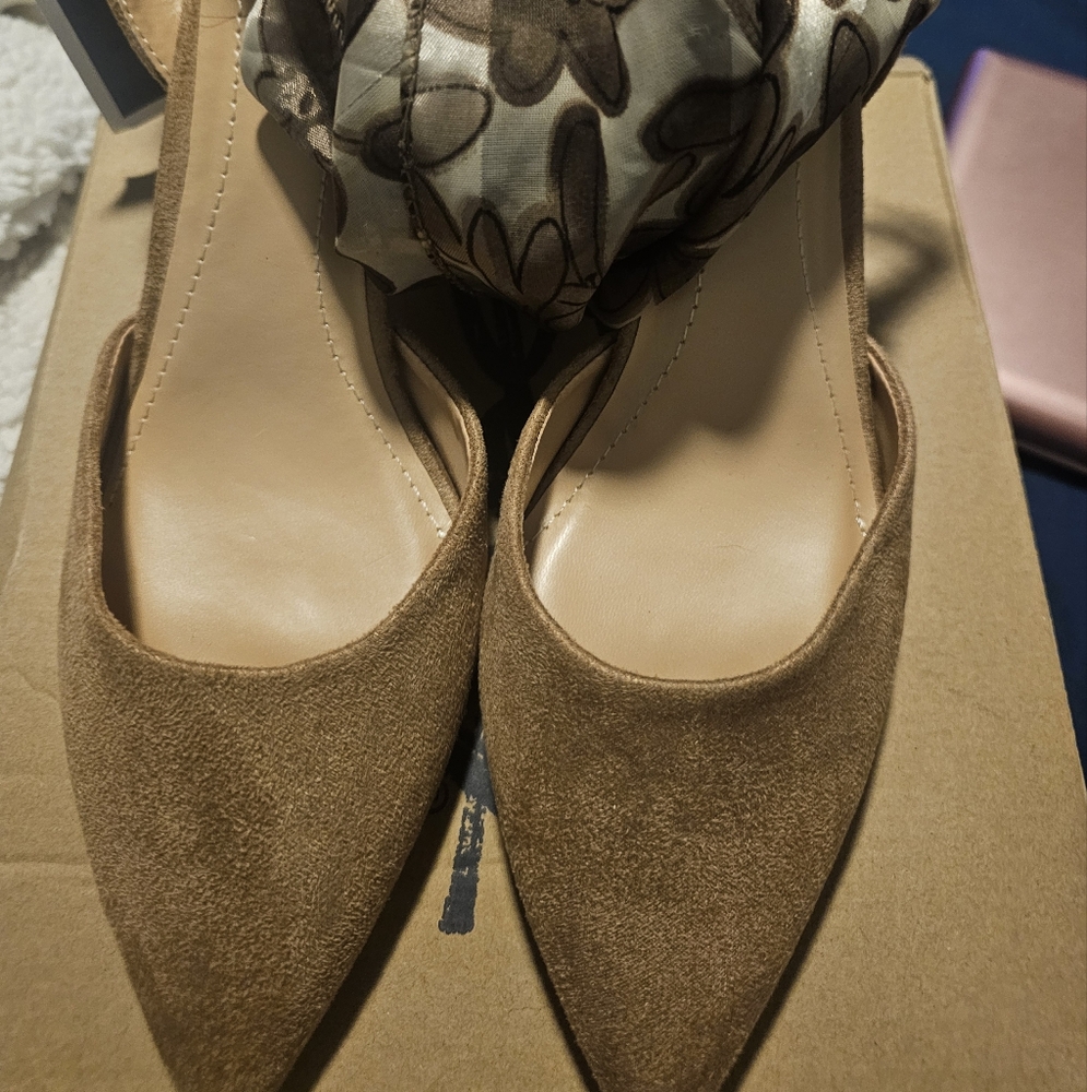 Pointed Toe Slingback Heels in Cognac Suede